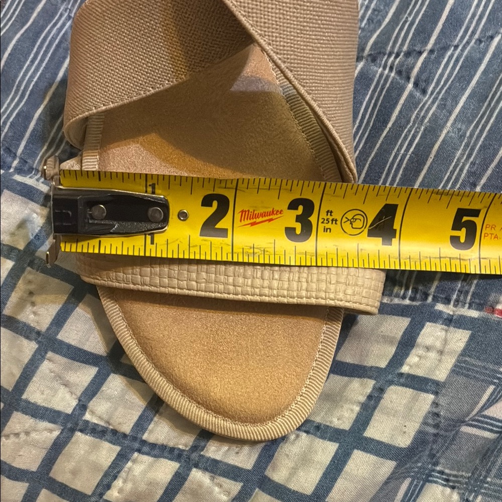 🎉SALE🎉 $25 or 2 for $40🎉Kelly & Katie Cream Sandals with Elastic Straps - Picture 7 of 9